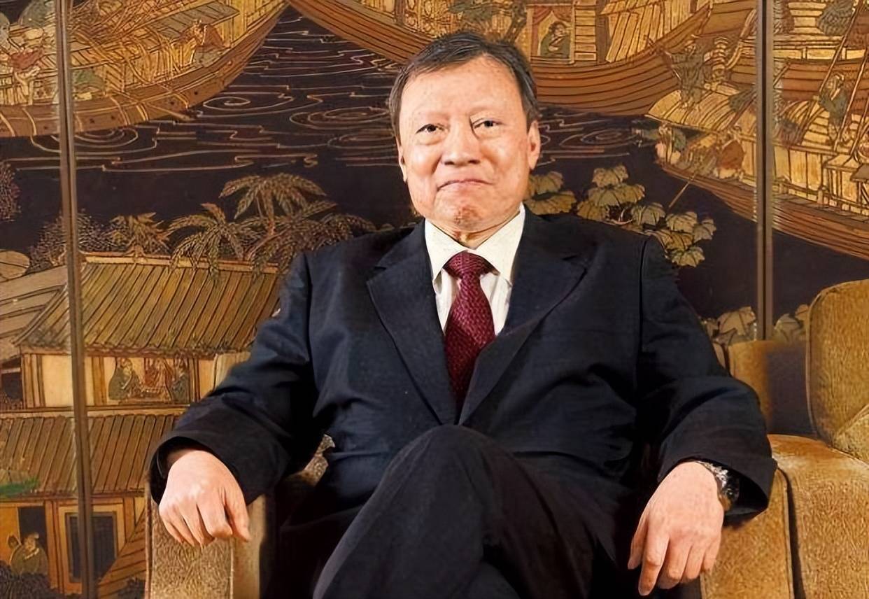 李嘉诚投资海外数千亿,坐拥千亿的他却说,除了中国哪都不投资_郭得胜