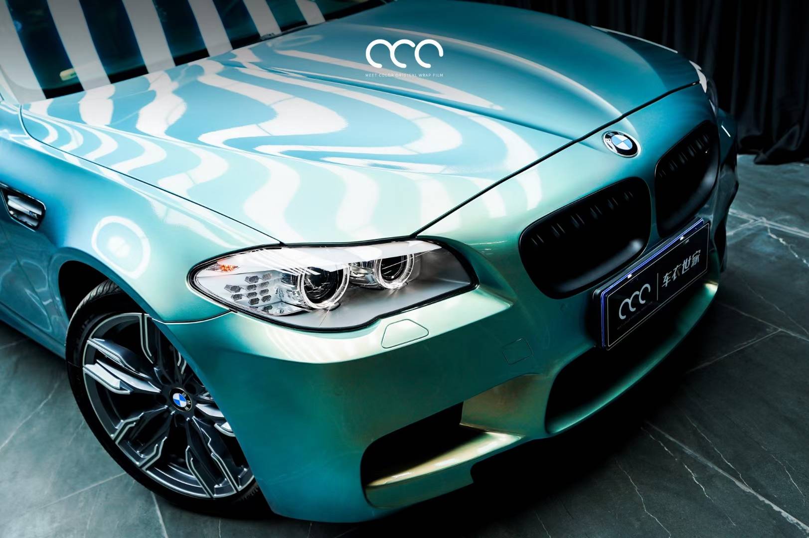 宝马5系漫彩改色膜渐变亮面灰幻绿