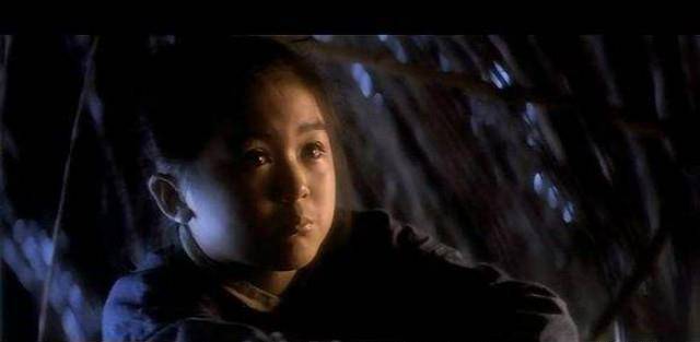 1993年,她与张国荣二次合作,反串出演《白发魔女传》中哥哥的童年时期