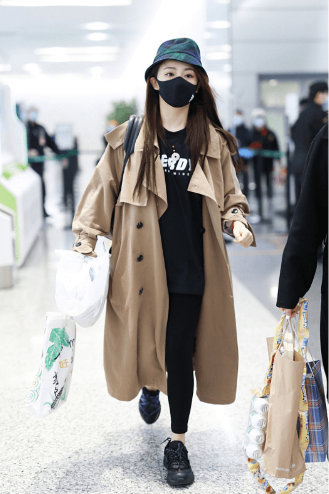 原创感觉吴佳怡有点婴儿肥脸蛋肉肉的看着好可爱穿着打扮也时髦