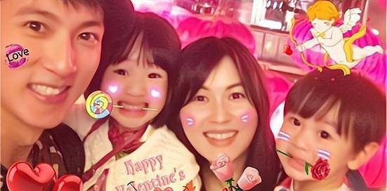 在此之前,吴尊对外一直宣称"单身",尽管媒体无数次拍到他和林丽莹同框