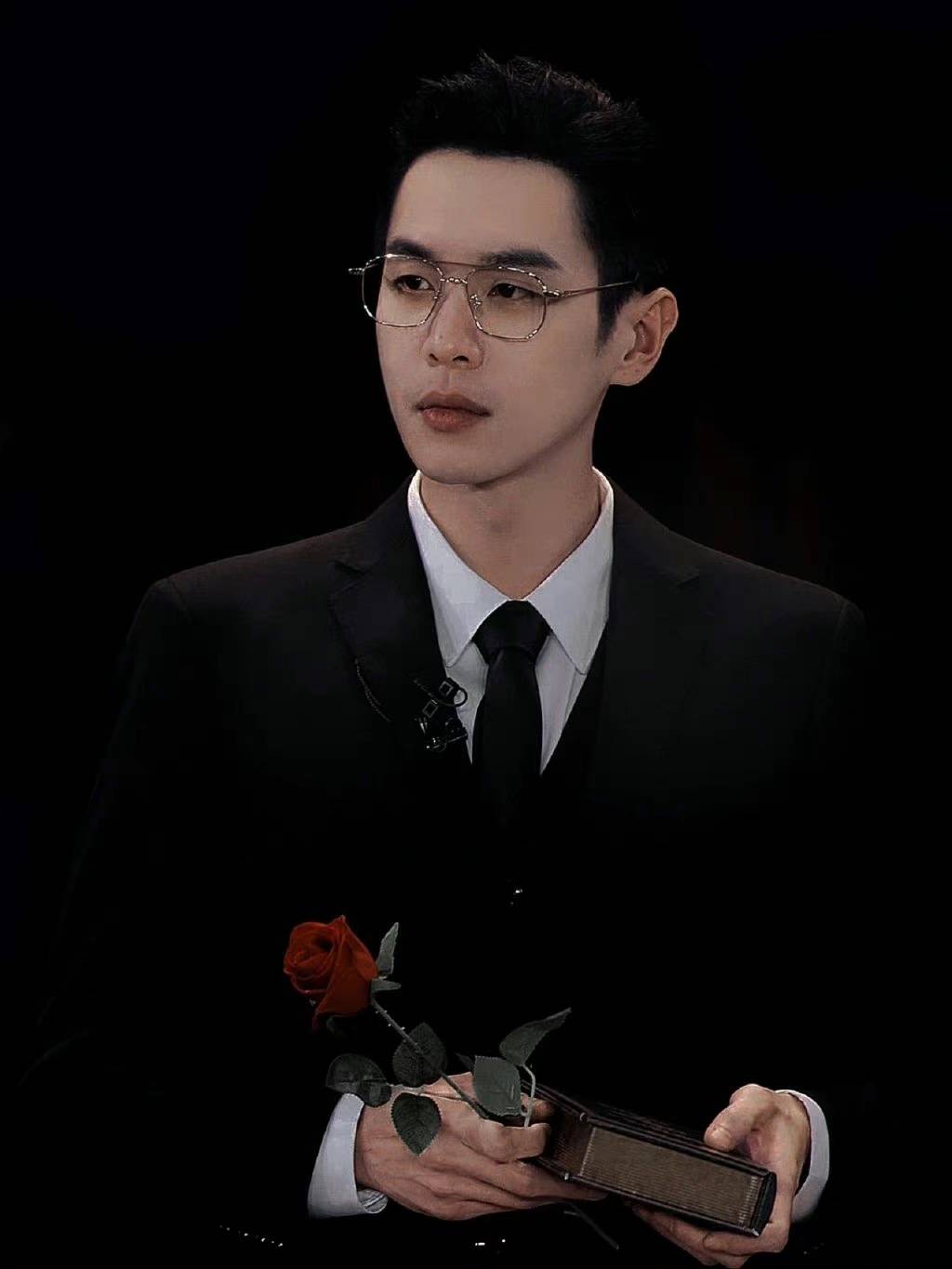 斯文败类张若昀戴上眼镜儒雅到爆妥妥的霸总