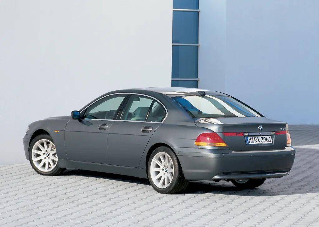 天才般的设计师克里斯·班戈,彻底改变了7系的面貌.