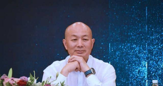 他曾是仓库发货员,在海南炒房险破产,现为湖南首富,身家1350亿_陈邦