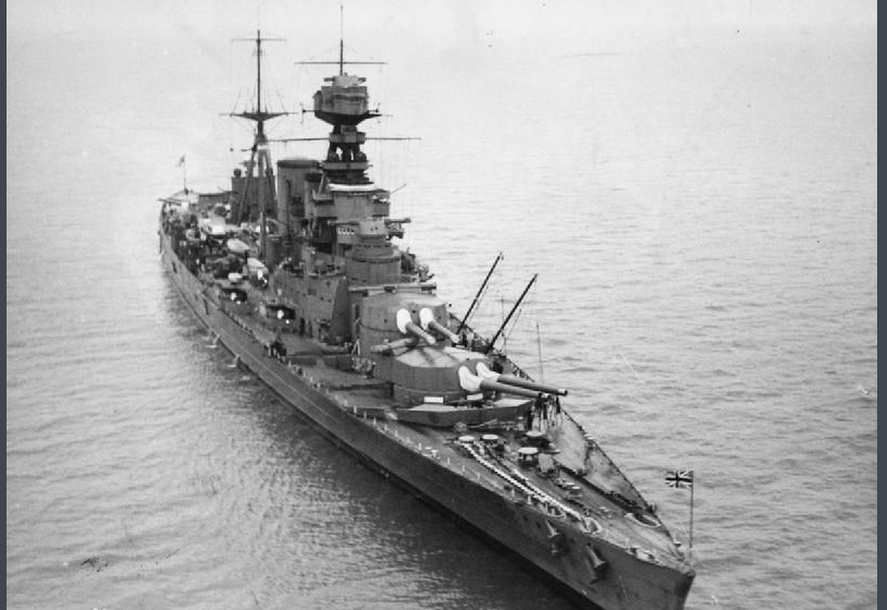 二战德国海军顶级战舰,俾斯麦号战列舰三发炮弹就击沉英军胡德号_重巡