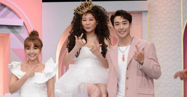 2位助理主持人徐凯希(左),卞庆华(右)皆确诊.