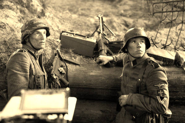 1944爱沙尼亚纳尔瓦战役德军一次战略撤退却造成苏军45万人的伤亡_坦