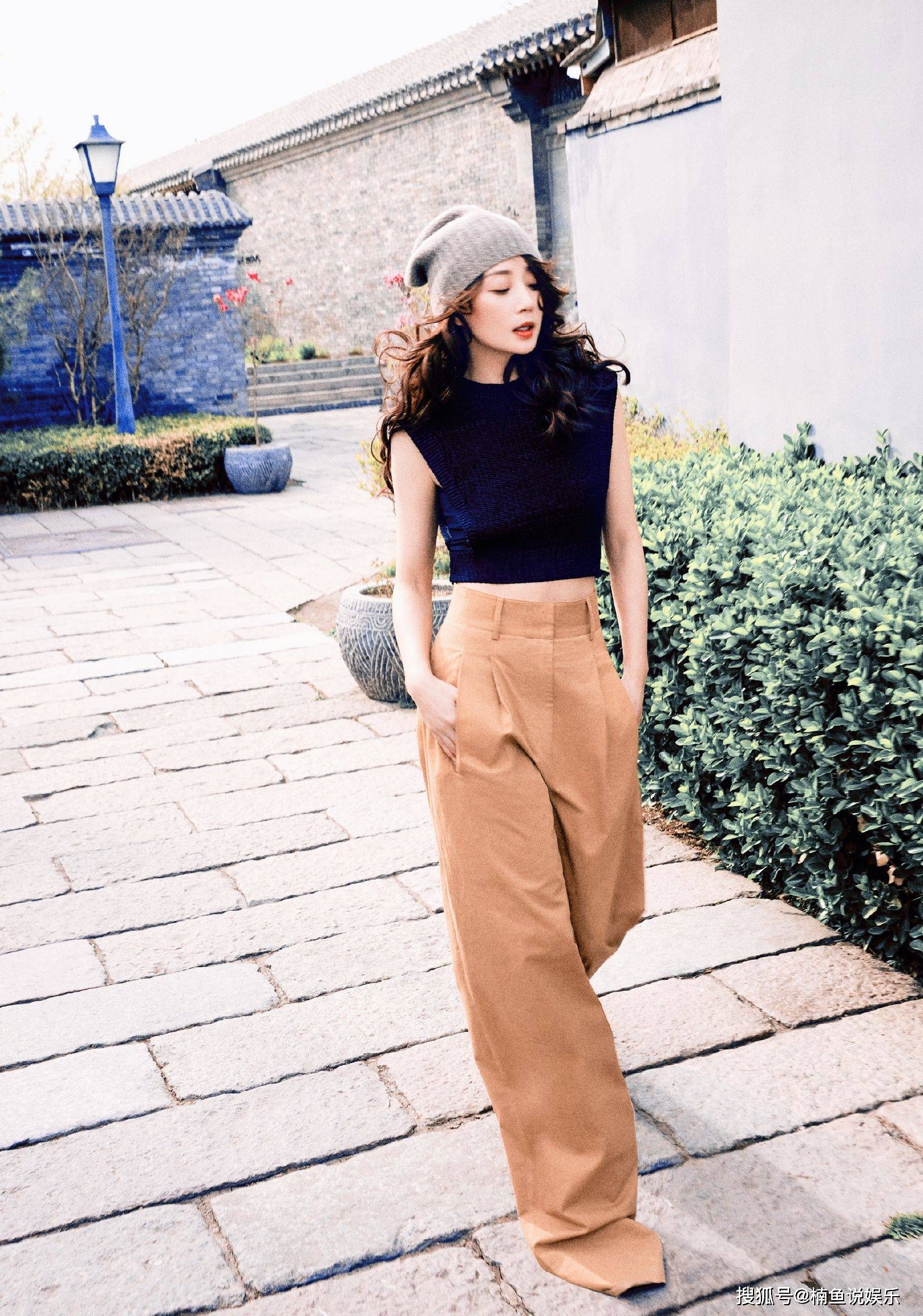 42岁殷桃温柔卷发好漂亮,御姐熟女闪亮登场_角色_女人_身材