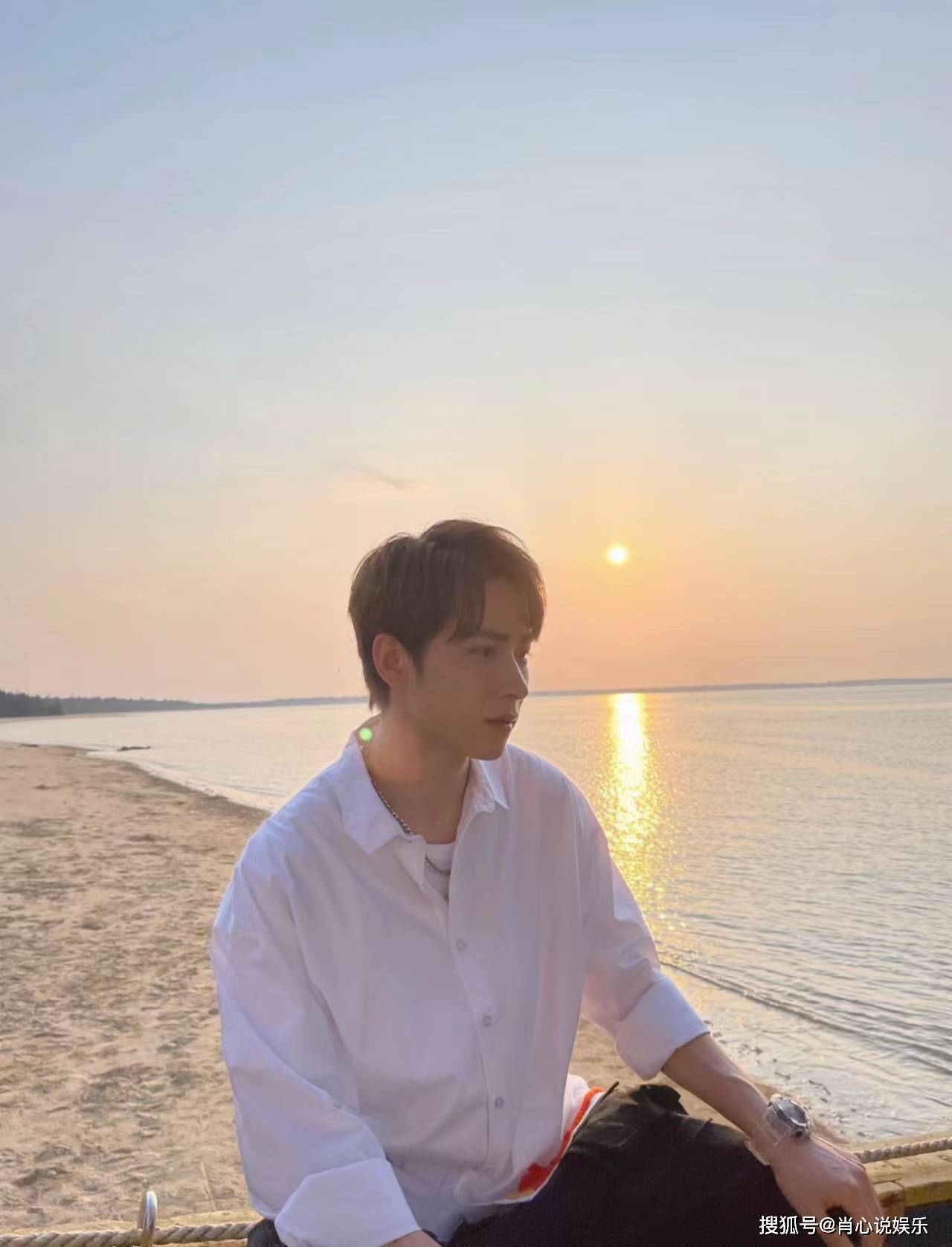 吴昊泽在线营业新角色丁北凡化身阳光少年造型帅到让人无法呼吸