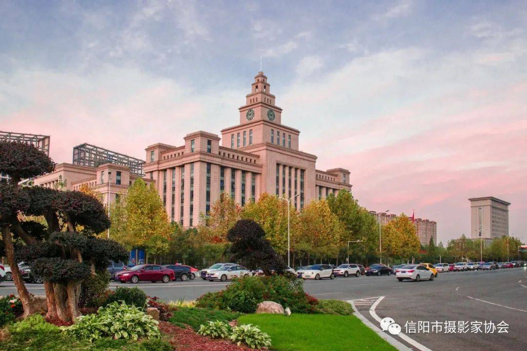 徐爱军《信阳海关》优秀奖李希全《万达广场夜色》特邀徐大迟《光山