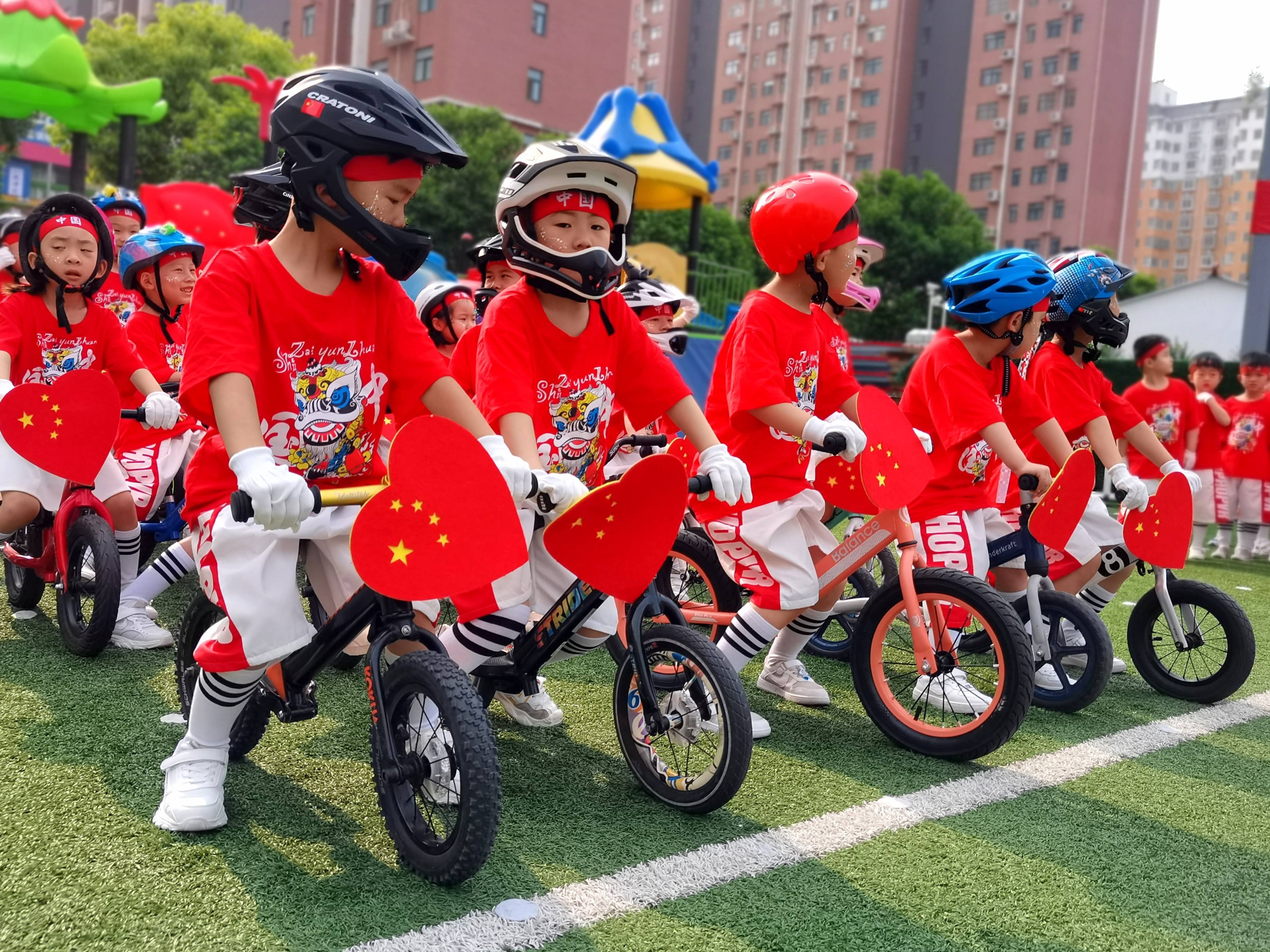 运动促成长一起向未来驻马店市实验幼儿园春季趣味运动会举行