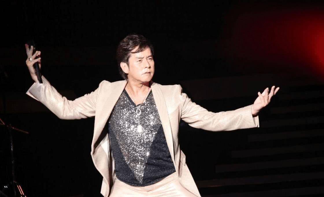 原创与谭咏麟是好友生意破产欠债2亿如今67岁开演唱会座无空席