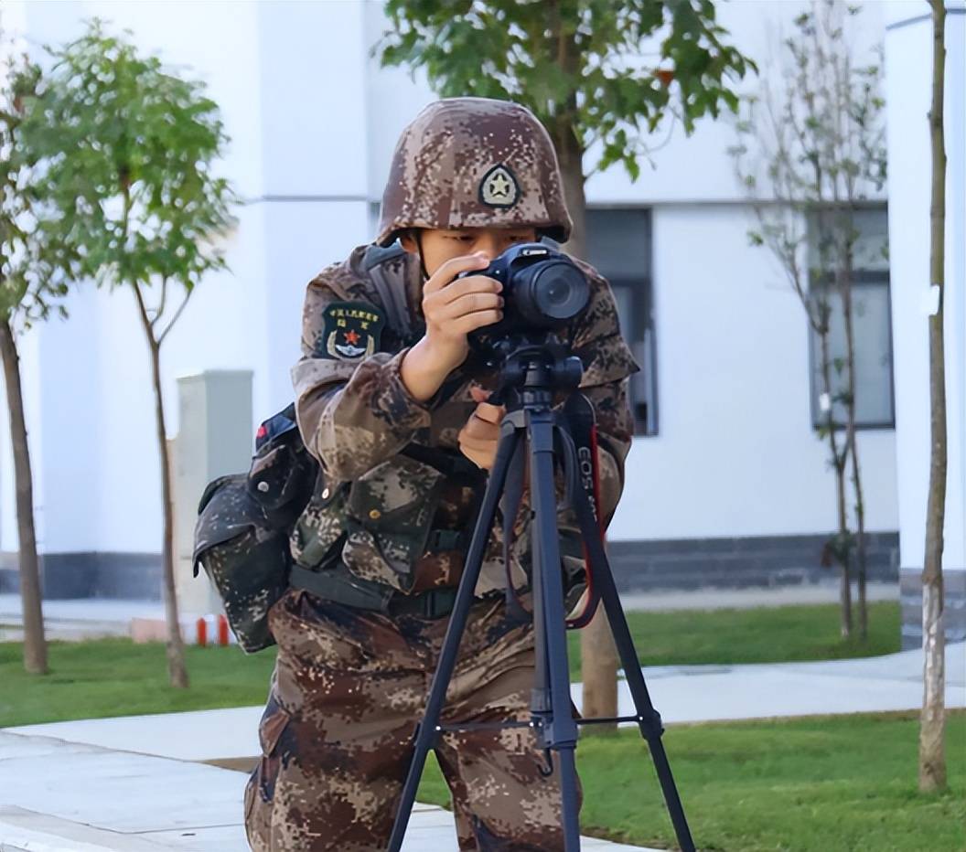 兵记者甘伟鹏用镜头记录军旅生涯中的光影人生