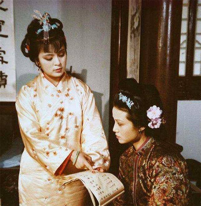 原创红楼梦赵姨娘心机有多深作了两件事分别成就探春和打脸王夫人