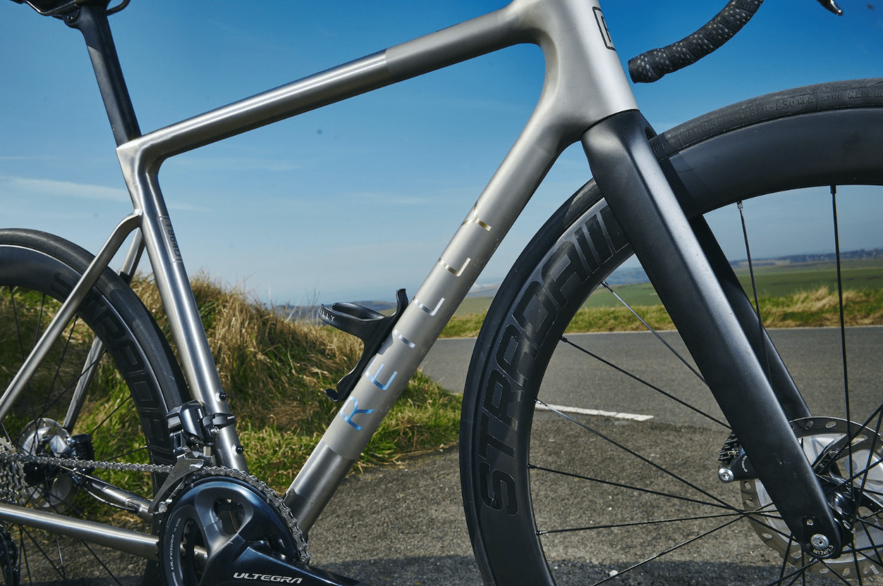 钛公路革命reilly推出fusion钛合金气动公路车