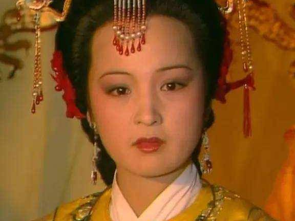 林黛玉在贾妃面前以一首“杏帘在望”夺魁，是因为经历了这件事_搜狐网