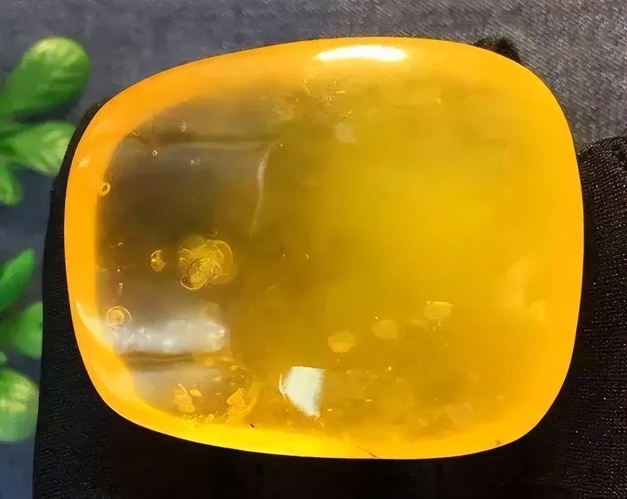 蜜蜡冰片会裂开吗为什么会有明显的干缩纹松岗琥珀博物馆