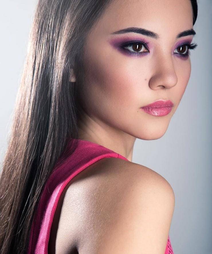 欧亚混血儿美女妮可儿·霍夫,说她是"超女",一点不为过