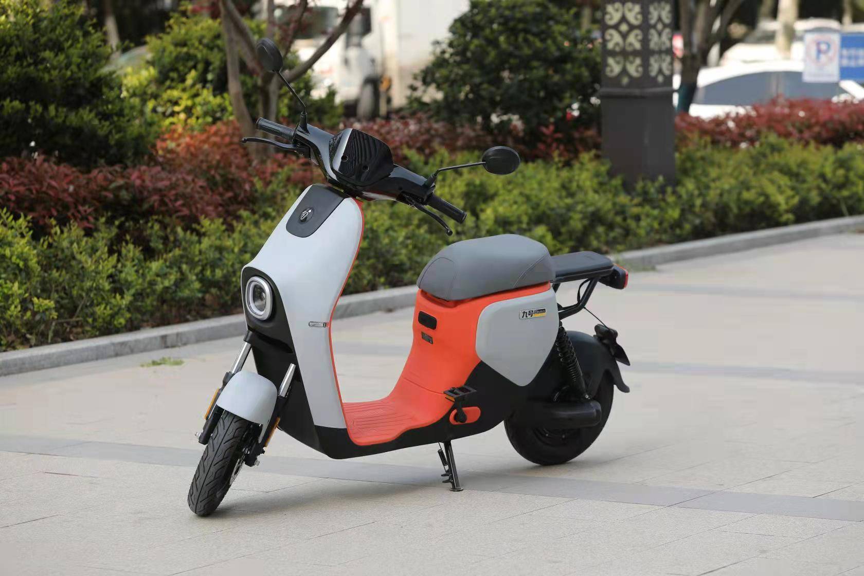高颜值真智能现代年轻人短途出行首选九号智能电动车bmax90测评