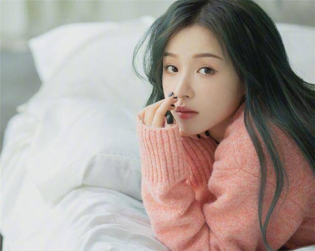 个人观点周二珂原本的长相十分青春好看,如果一直直播