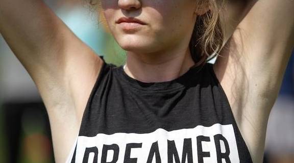 原创夏天举手好尴尬腋下异味腋窝黑这3招简单又有效试过都说好