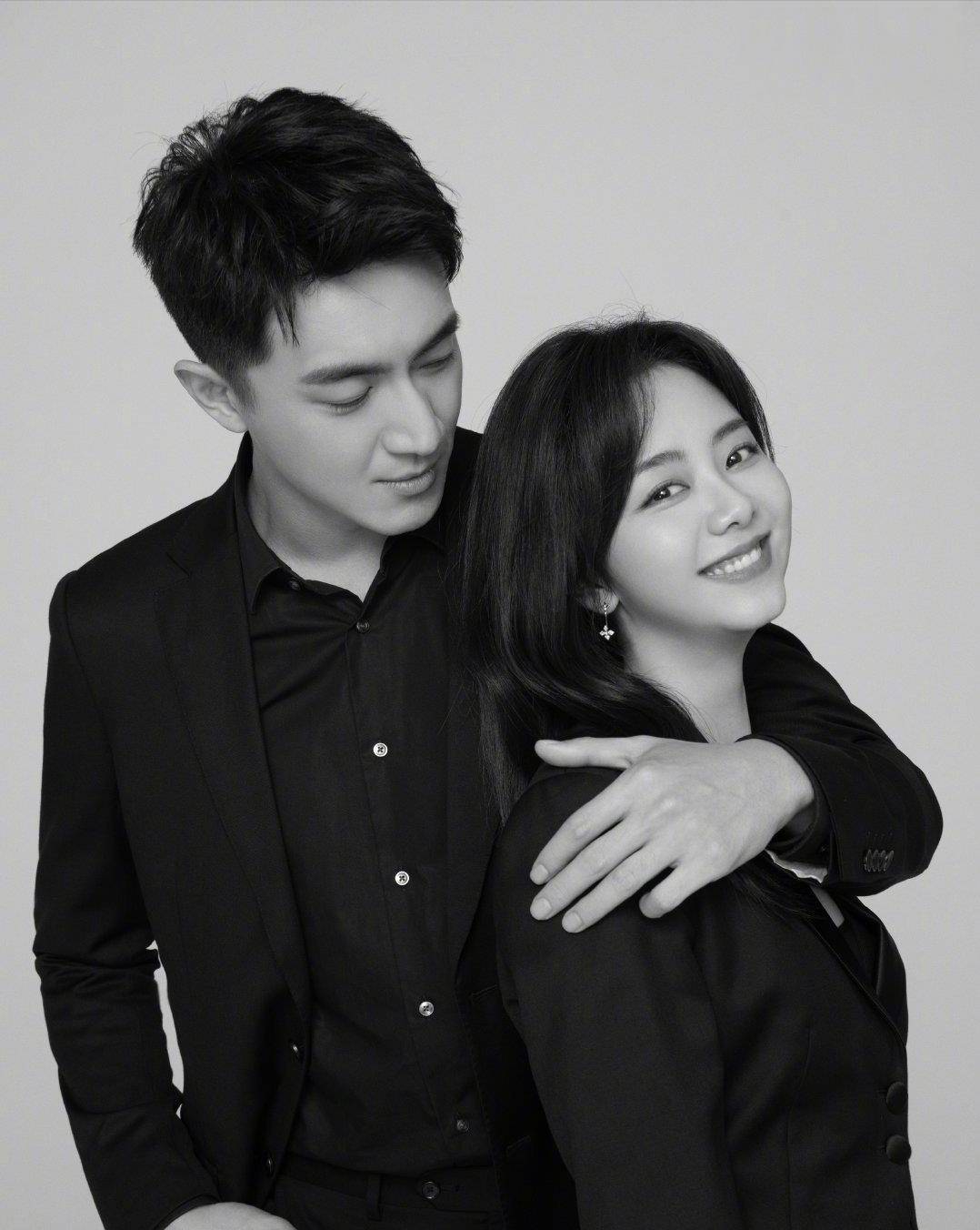 林更新谭松韵拍氛围感大片,双面秘书遇上高冷霸总,cp感太强大了_西装