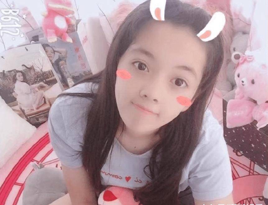 巴啦啦凌美雪长开了看了14岁照片后才懂女大十八变