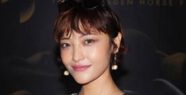 曾多次和冯巩搭档上春晚,只因太低调没人识_郭月_小品_名气