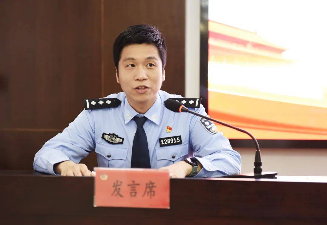 靖江市公安局举行"崇廉尚法话成长,唯勤唯实向未来"青年民警座谈会