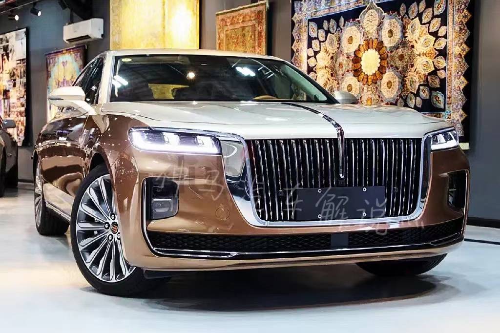 出口版红旗h9实拍双色车身棕色内饰30t加速8秒真霸气