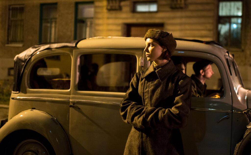 pole)不仅是指体态,也指她们重新学习生活时的笨拙_战争_电影_女性