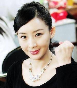 1995年春晚,买红妹和郭冬临表演了小品《有事您说话》,孙楠看着电视里