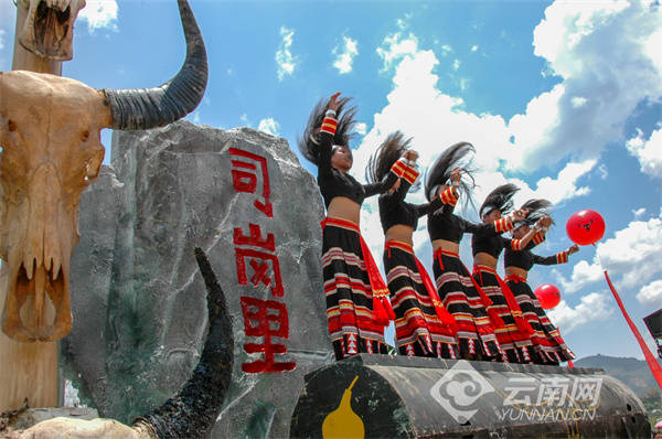 早安云南神秘司岗里激情摸你黑