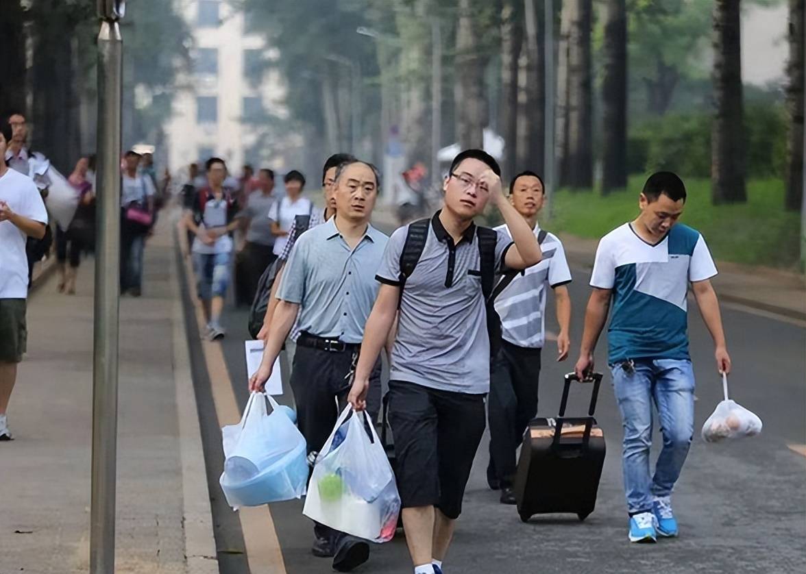 郭敬明解读上海学生现状，老师上课用方言，外地学生“混不下去”