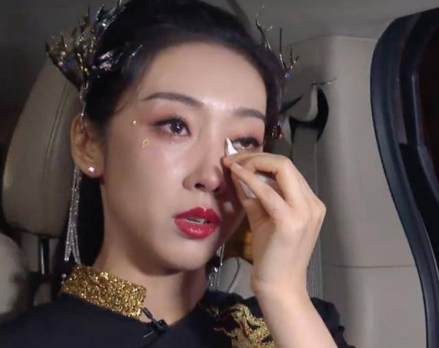 原创宣璐淘汰后哭化妆当她被镜头怼脸拍后无奈暴露脸上小缺陷