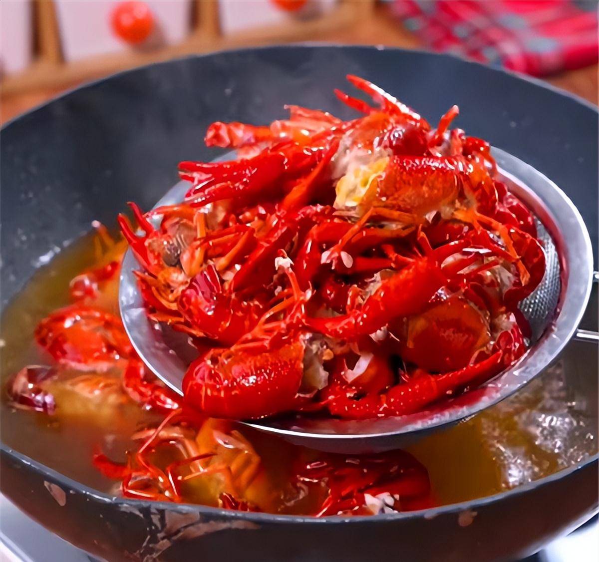 原创小龙虾头部的黄是虾黄还是虾屎吃了这么多年今天才明白