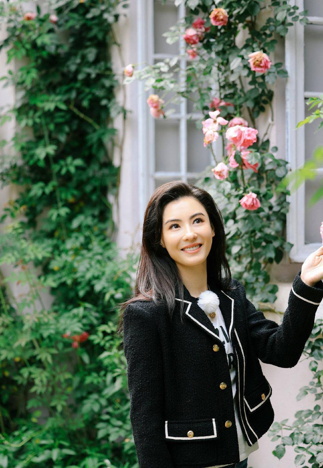 原创张柏芝上了不起的姐姐造型港式校服风让人想起周星驰