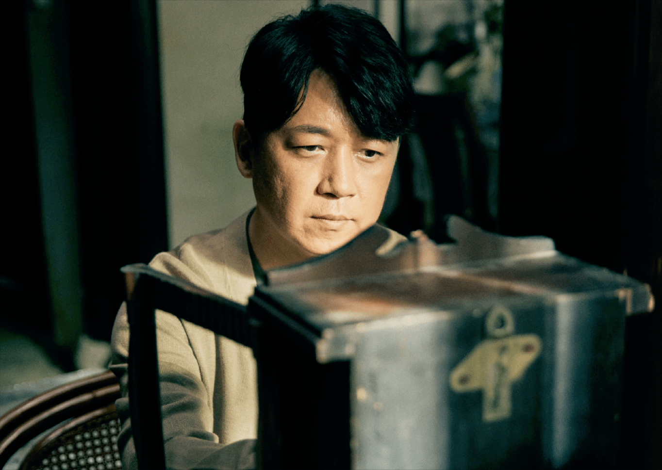 潘粤明因儿时失误爱上收藏40年,演《重生之门》再和艺术品有交集_邮票_庄耀柏_父亲