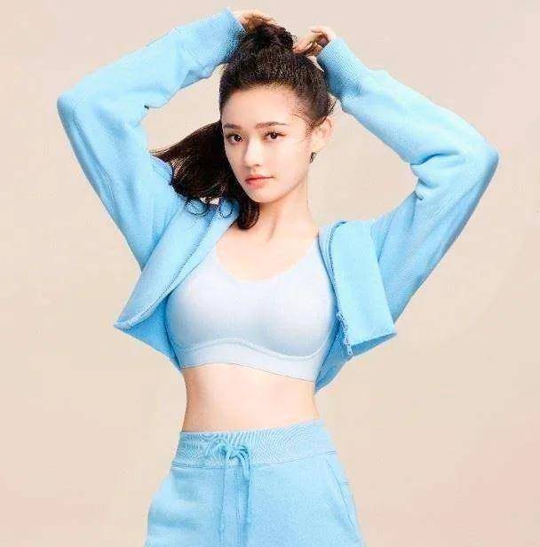 身材饱满的95后浙江女孩林允