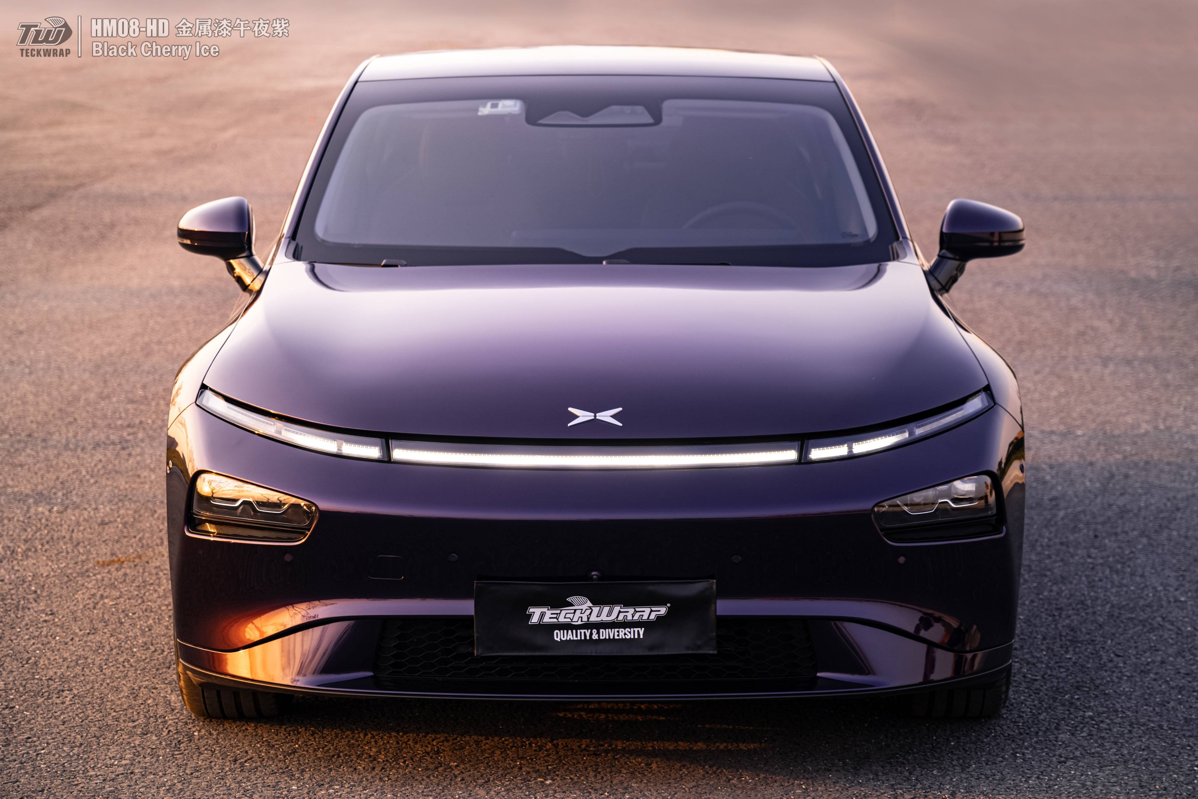 小鹏p7改装正宫气场尊贵而神秘的午夜紫色贴膜