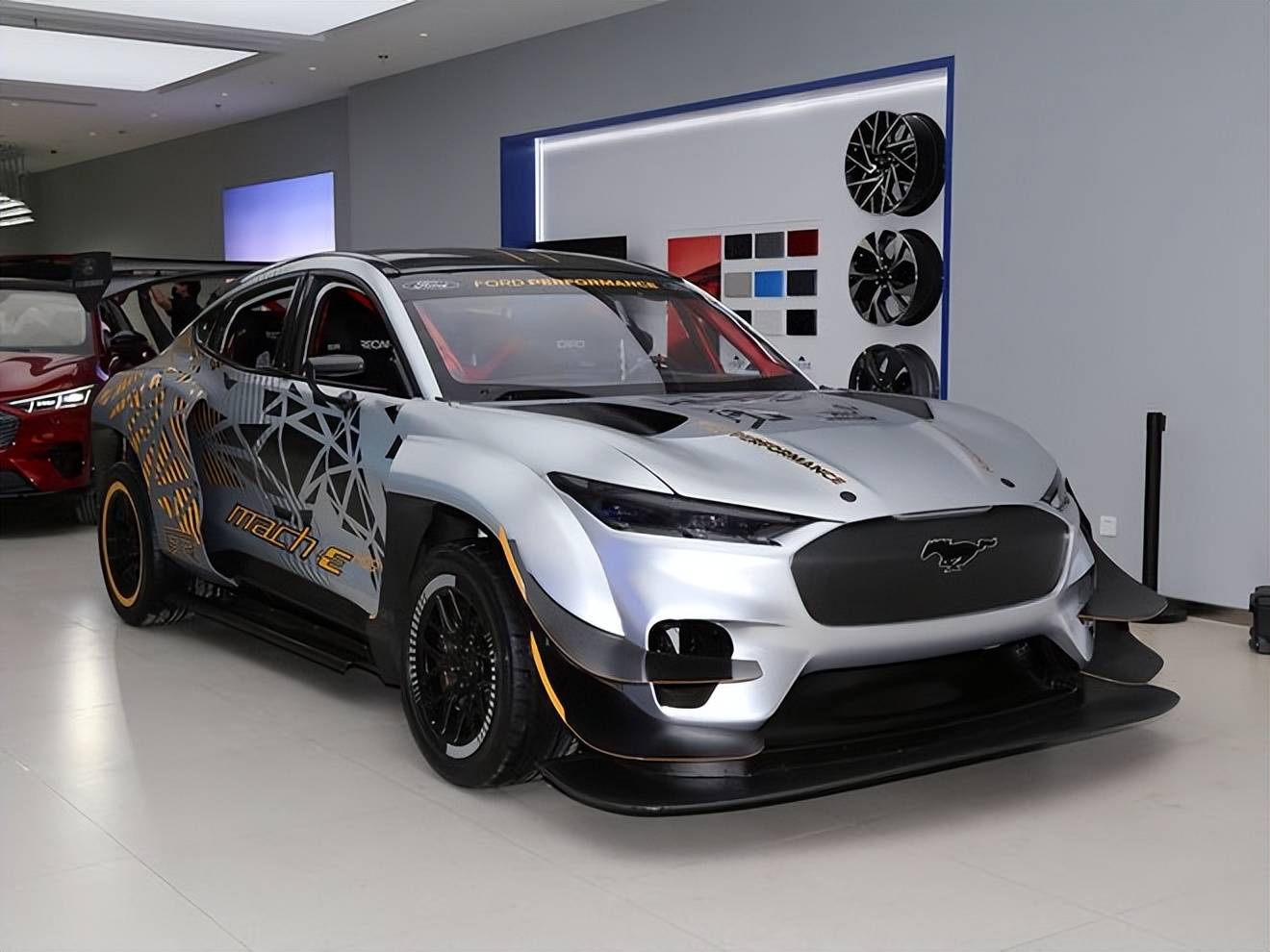 纯电猛兽福特mustangmache1400首秀