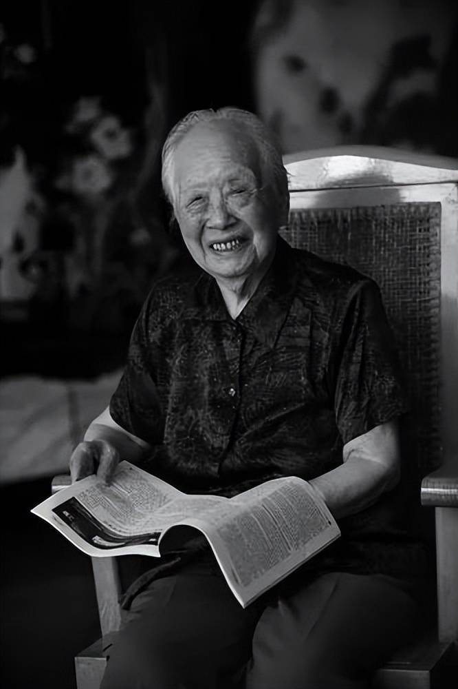 开国中将王必成夫人陈瑛逝世