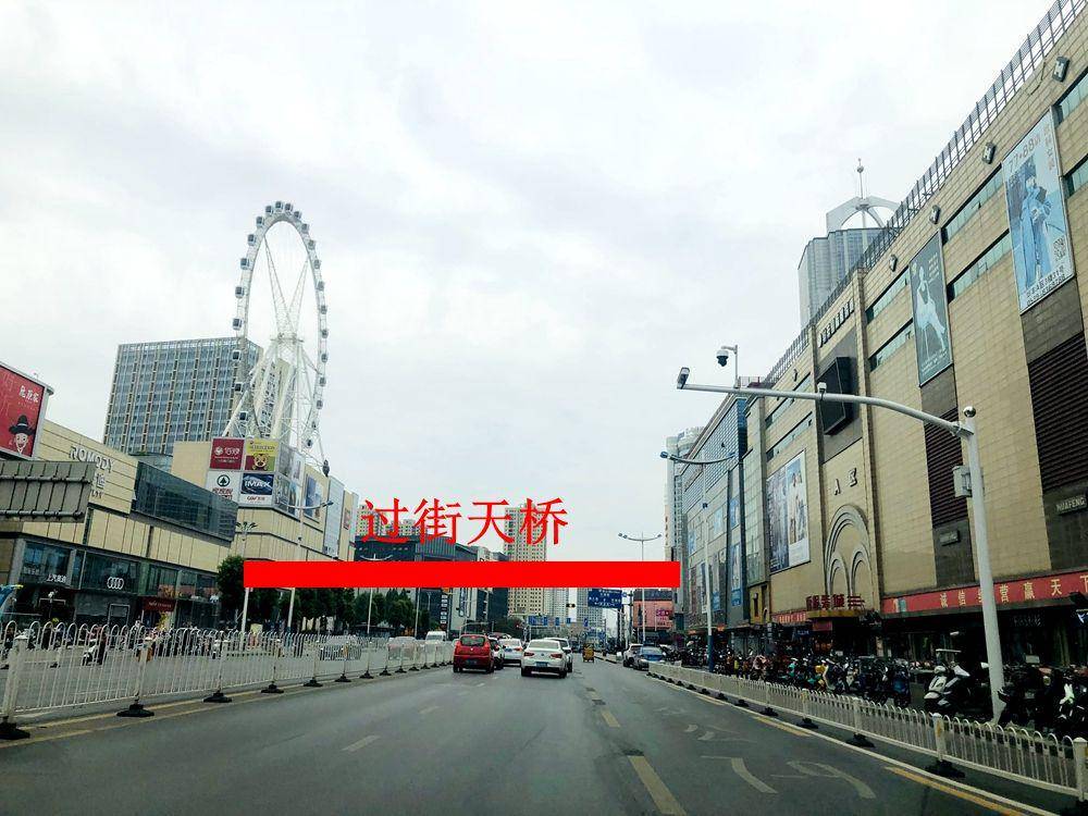 人气爆满造成交通拥堵临沂网红商场将建过街天桥