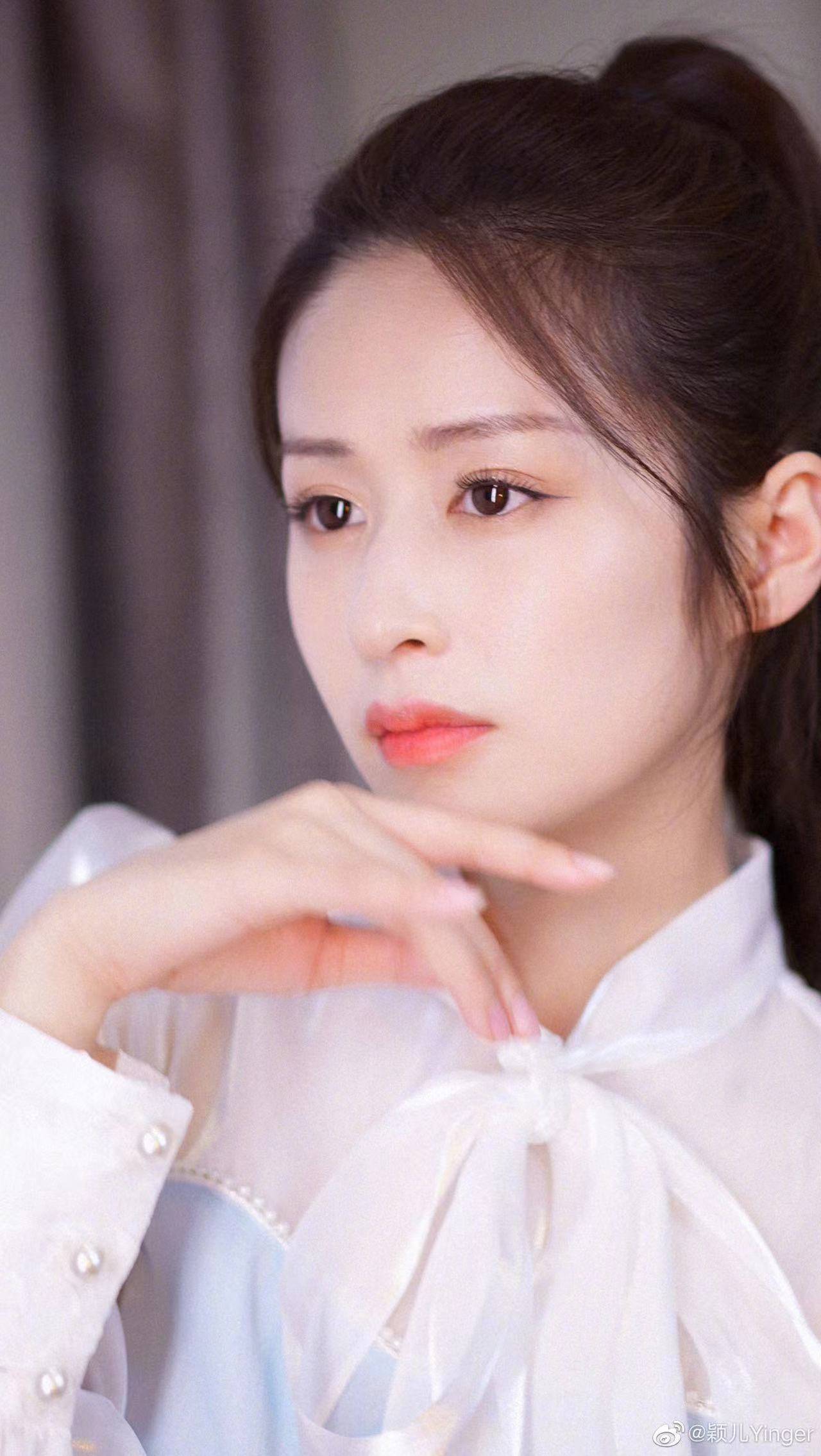 一个人的状态是可以从眼神,脸色,体态来感受的,汉小仙