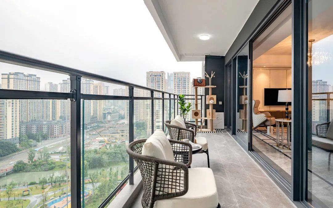 星级主卧套房,独立卫生间干湿分离餐客厅南北通透,双阳台连接u型厨房