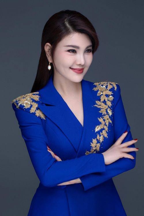 青春不息奋斗不止听乌兰图雅唱响新时代青春奋进之歌