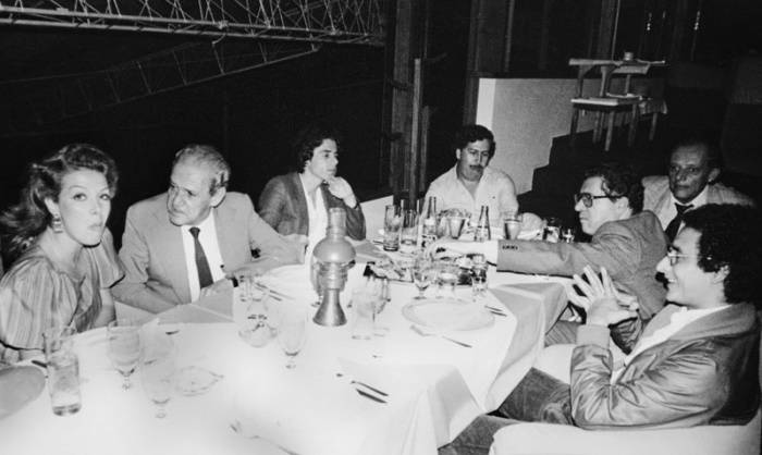 毒枭巴勃罗,花100亿建私人军队对抗美国,最终下场如何_麦德林_毒品