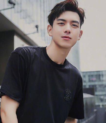 原创继现男友李现后新男友也火了不仅颜值高身材好还是学霸
