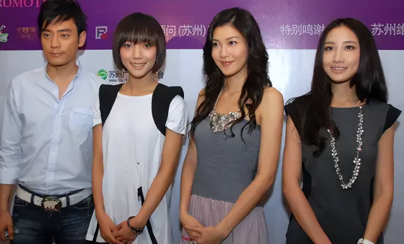 原创小三专业户李彩桦晒照披两万毛衣露肩膀小腿纤细全是肌肉