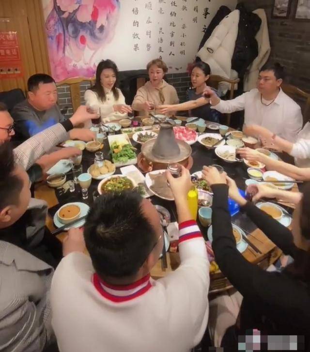 57岁傅艺伟晒千万豪宅，近照崩坏被认成马丽，和多人聚餐引公愤插图10